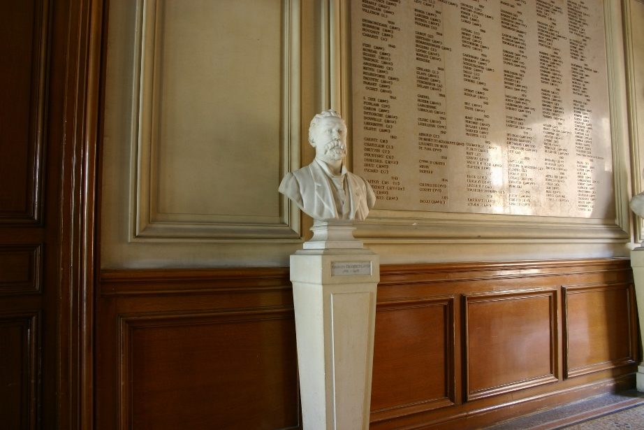 Charles Chamberland's bust, Institut Pasteur - 01.JPG